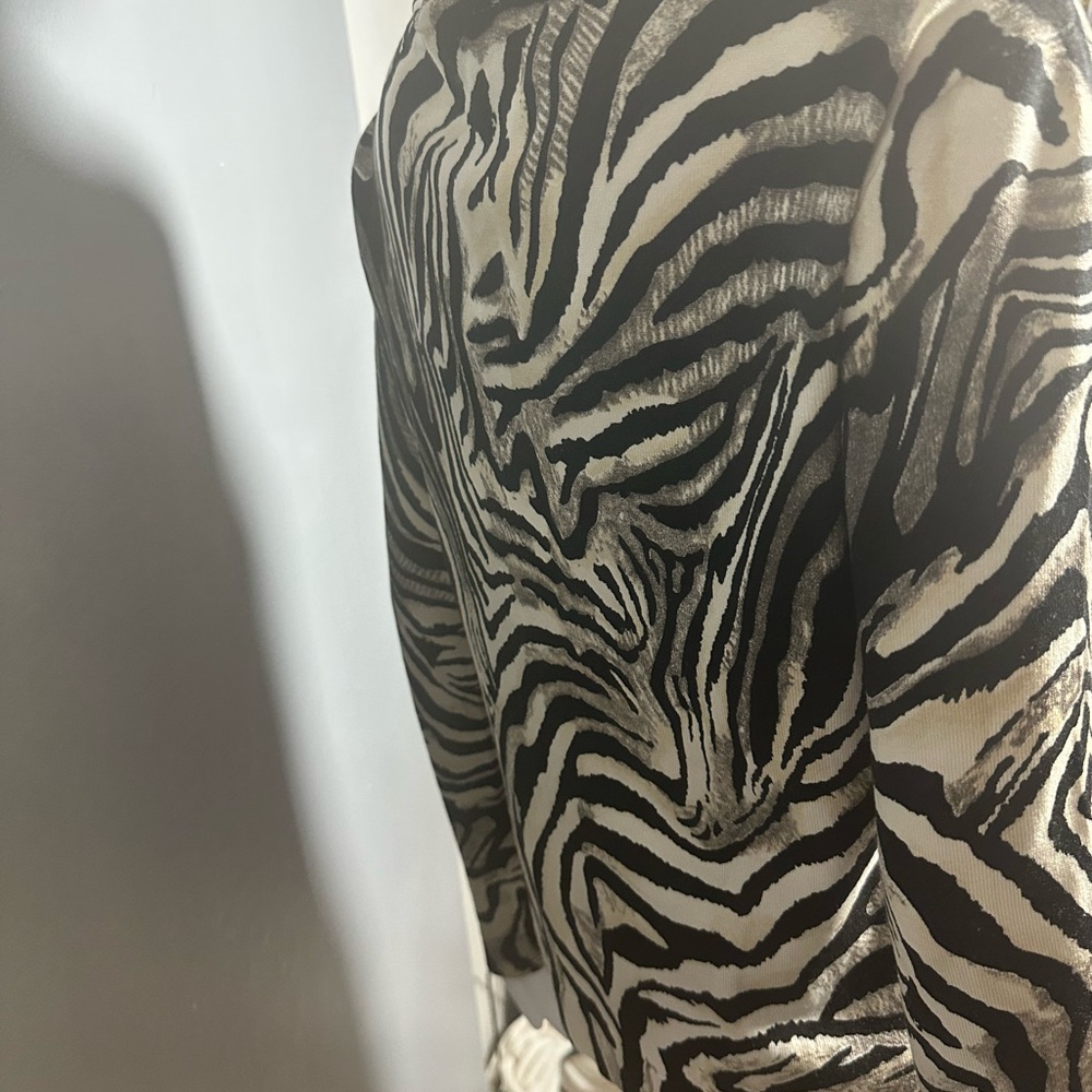 Chico's 1 Animal Print Silk Blend Cardigan Sweater Medium - Picture 7 of 7